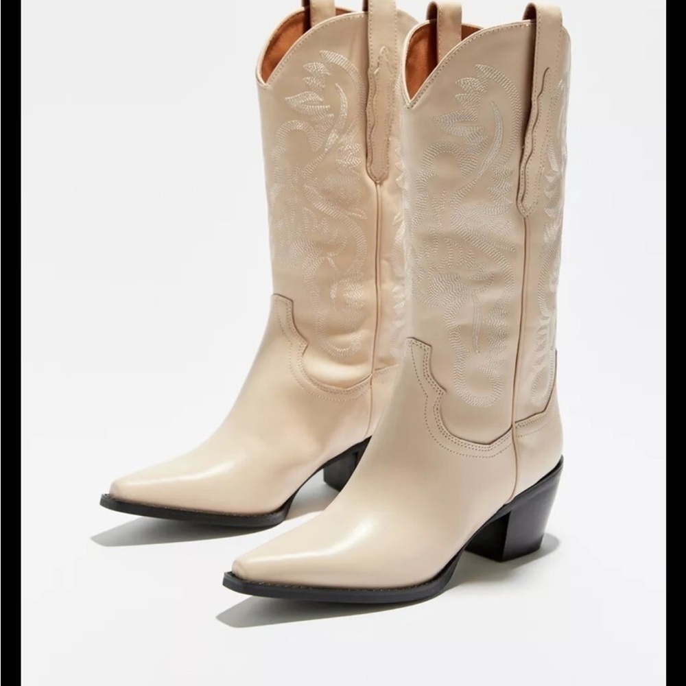 Jeffrey Campbell Cream Western Pointed-Toe Heeled Boots